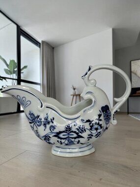 VTG Blue Danube Blue Onion Gravy Sauce Boat Porcelain 18oz Rectangle Mark Japan